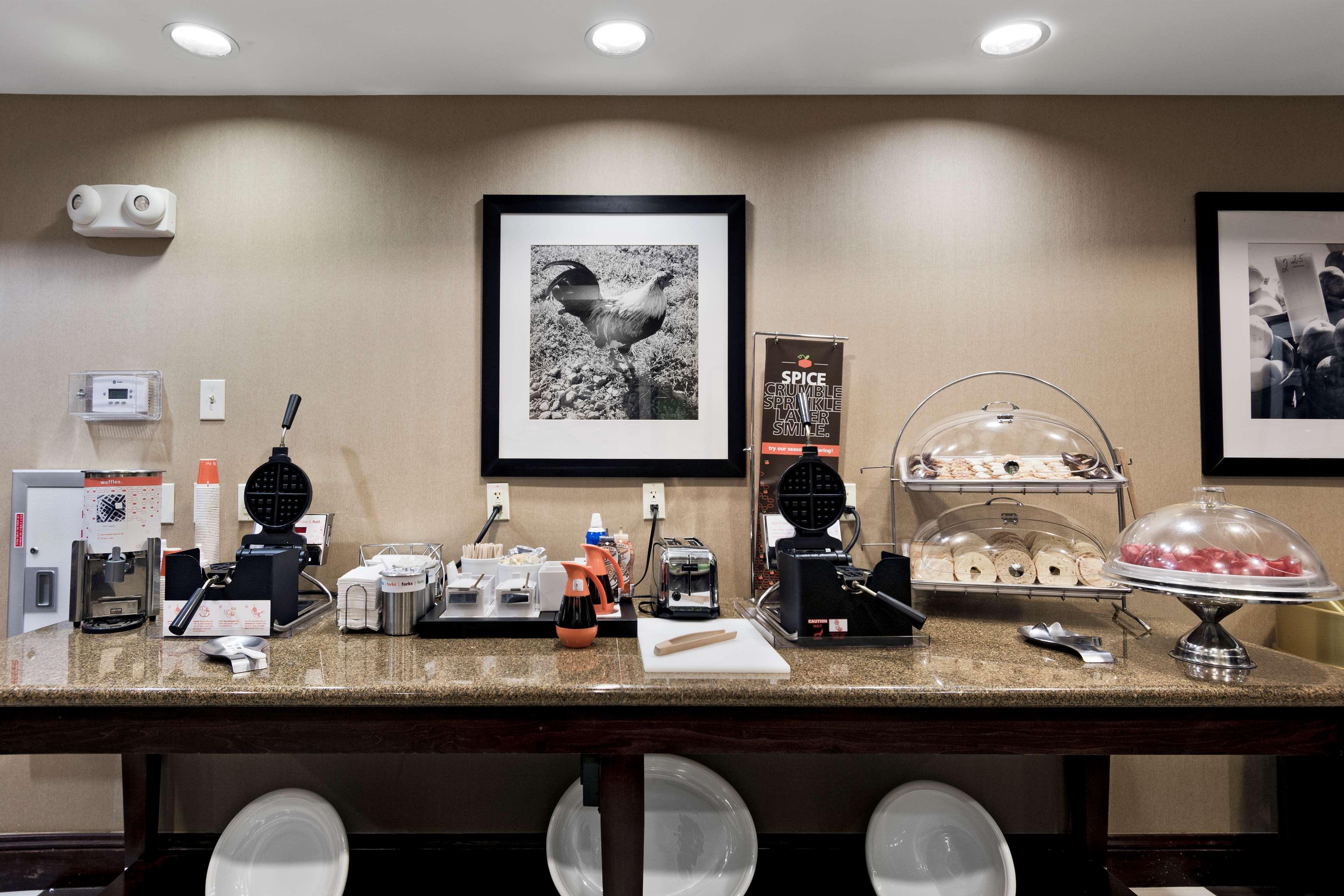 Hampton Inn Стейтсвилл Экстерьер фото