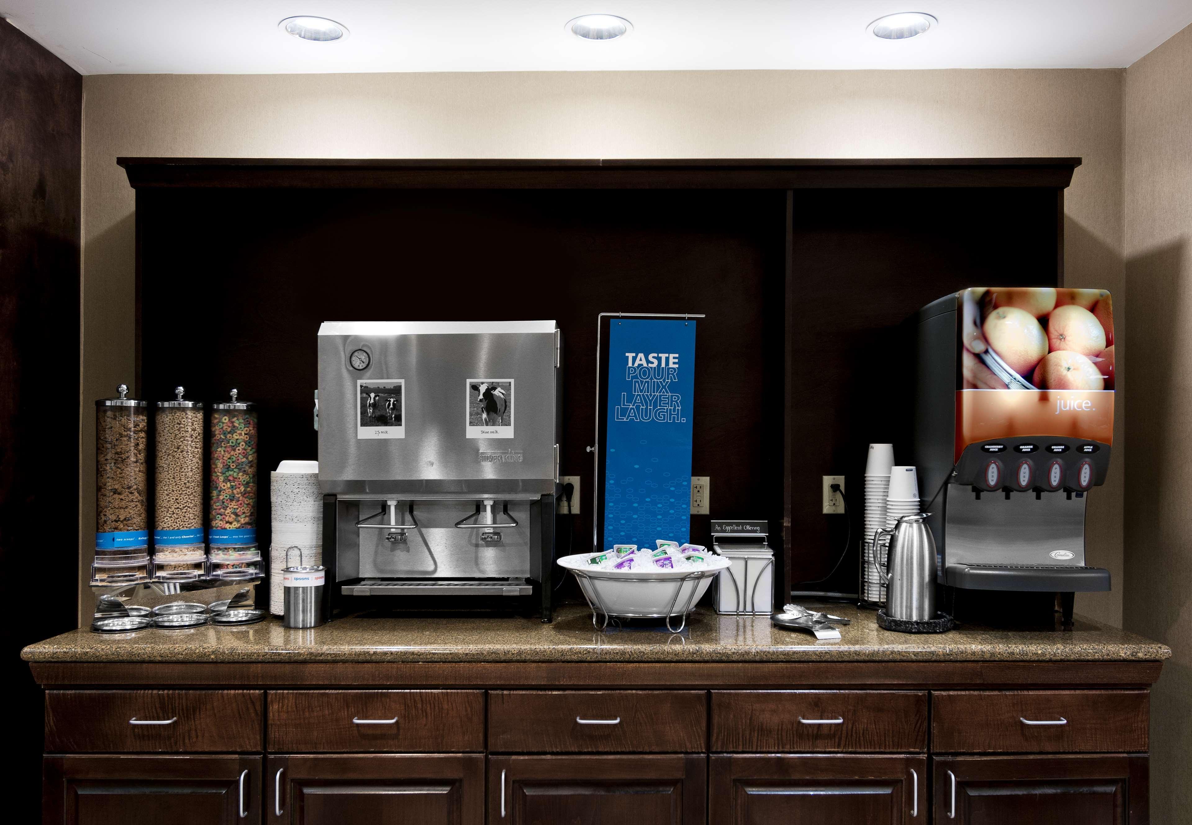Hampton Inn Стейтсвилл Экстерьер фото
