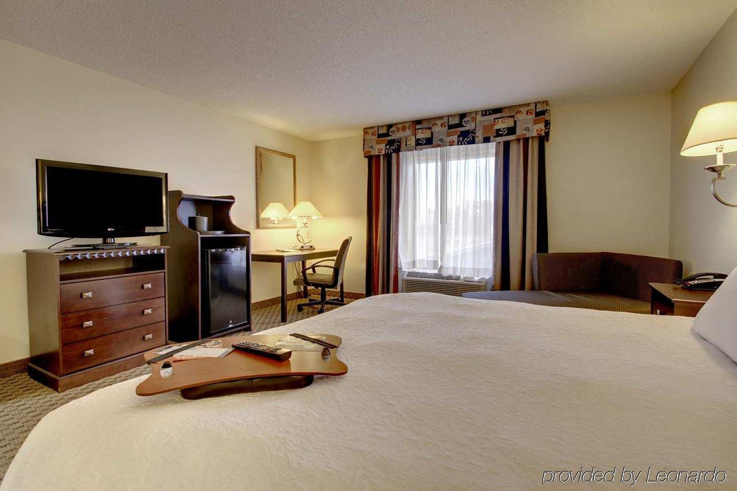 Hampton Inn Стейтсвилл Номер фото